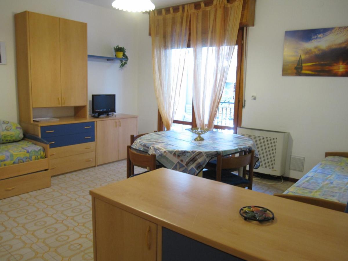 Argea Apartment Grado Bagian luar foto